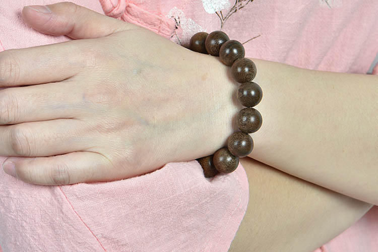 腕间|解锁腕间雅致魅力,沉香手串该如何挑选?