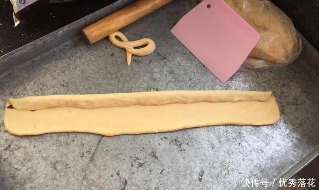 早餐|一个接一个,香甜可口牛奶面包,特别适合儿童早餐时吃