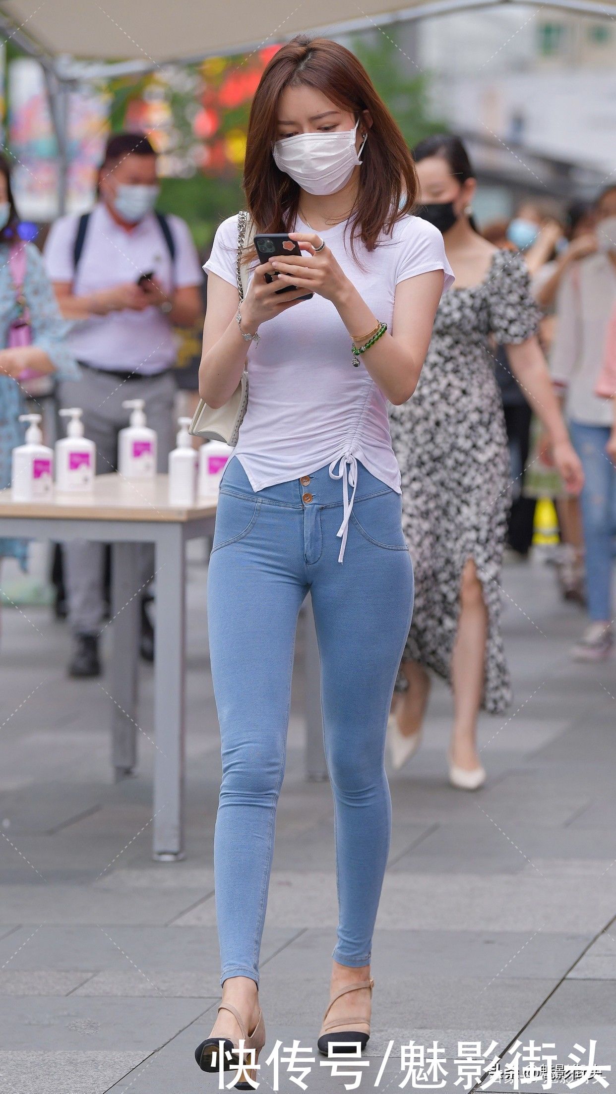 小个子|T恤+牛仔裤怎么穿显身材?运用三个技巧,小个子女生穿也好看