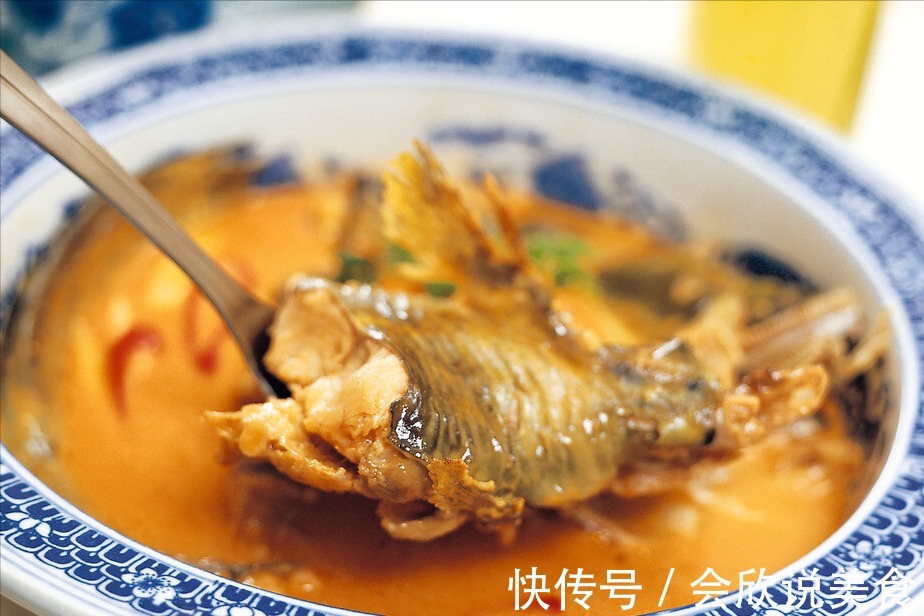 不管炖什么鱼,都别用料酒去腥,多放1味料,鱼肉鲜香,还没腥味