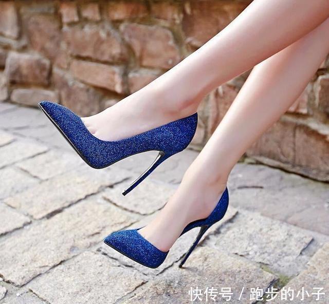 轻松|优雅经典的高跟鞋轻松驾驭,尽显女性优雅的现代气质