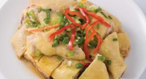 不放一滴水的蔥油雞，又鮮又嫩，比大廚做的還香，孩子搶著吃