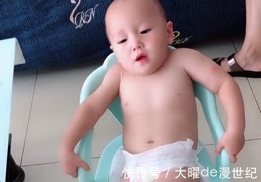脚丫子|“大老板宝宝”享受惬意生活,果然穿尿不湿的都是“大爷”