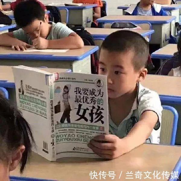 |搞笑趣图段子:女儿太美走路都能收到花,父亲辞职做贴身保镖