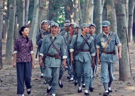 老婆|建国后,开国中将要出国打仗,他老婆说:你去,我们就离婚!