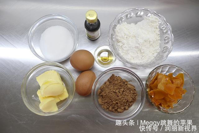  出炉|夏天想吃蛋糕别愁，2个鸡蛋做12个小蛋糕，15分钟出炉，省心快手