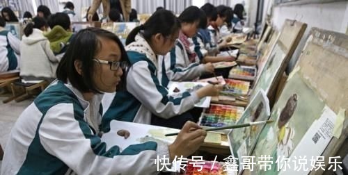 美术生!当美术学渣开始画明星,画面变得一言难尽,老师:这是怎么做到的