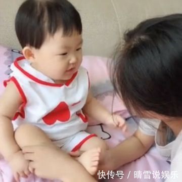 小宝宝|姑姑让小侄女亲自己一口,可亲完之后的反应,姑姑心里都有阴影了