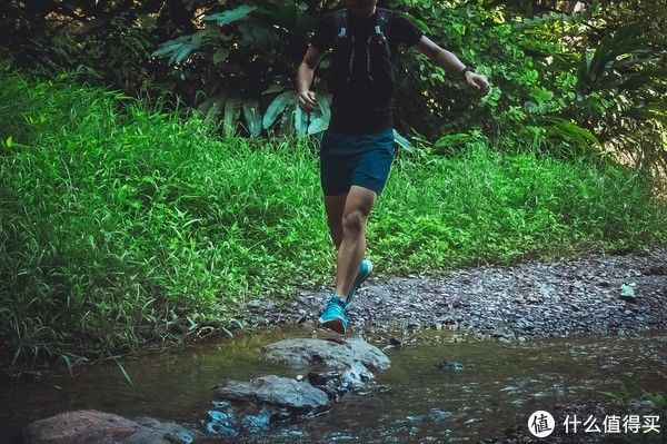 glide 我今年最期待的越野跑鞋，没有之一——Salomon Ultra Glide长距离越野跑鞋