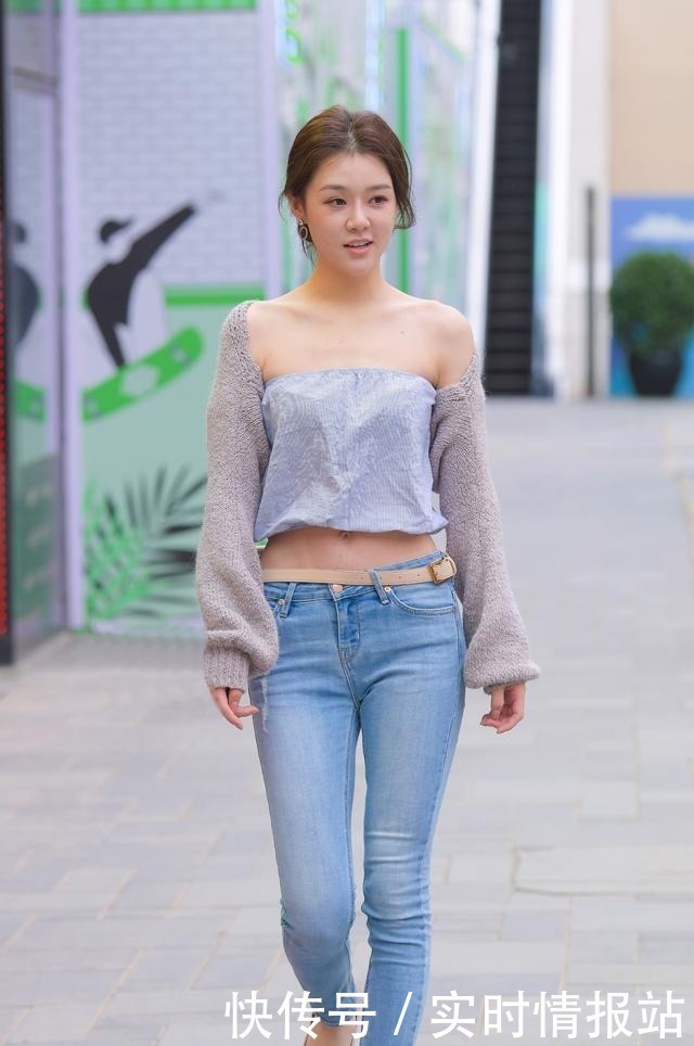 休闲装|抹胸衣与牛仔裤搭配，休闲装穿出清凉的效果，展现苗条的身段