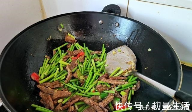 婆婆家的午餐,满满的盆装肉,真的是吃一顿饱两顿,解馋!