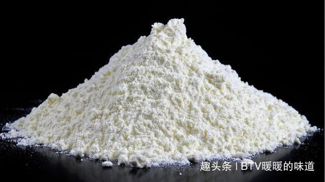 家里有面粉就能做,千层麻酱红糖饼来了!钙含量是牛奶的4倍