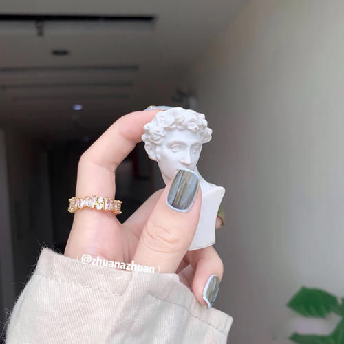 夏日色彩太平淡？那给指尖来点“绿”吧