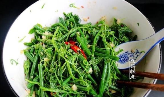 鲜嫩|热天，遇到此菜我必买，简单一拌，鲜嫩营养，很多人却不知道