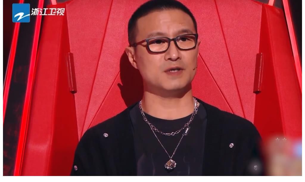 尹毓恪|《好聲音2021》第一場(chǎng)PK，快樂(lè)男聲季軍被淘汰，那英的選擇很明智