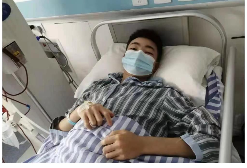 确诊|29岁男子确诊胃癌，半年后离世，提醒：4种食物少吃，伤胃不浅