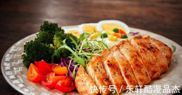 美食|今天我们就用鸡胸肉来制作一款美食，制作简单