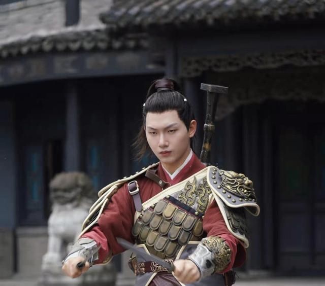 林教練最愛妖刀？跟狼隊首發(fā)玩五排，呂成林ID亮了