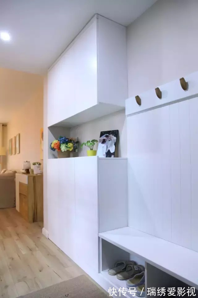 吊顶|越简单越耐看,看她家新房全屋刮大白,不吊顶不做电视墙!