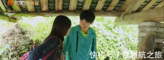 《变形计》阔太首次见农村厕所，谁注意她嘟囔的四字教养装不出！