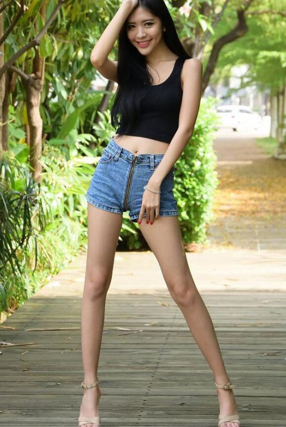 九分裤 年轻有魅力的牛仔裤美女，穿出青春活力，真漂亮！