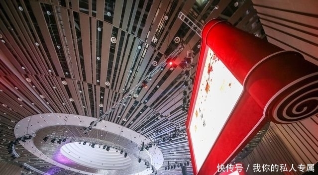 4000人会议现场无一人玩手机，这就是文化自信的力量