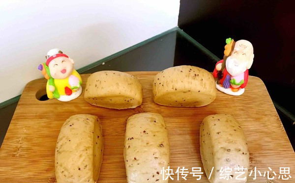 红糖馒头这样做，配方比例看下面，馒头香软蓬松，比买的好吃多了