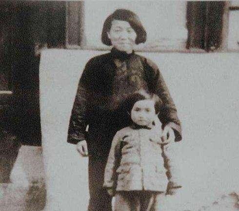 妻子|人民英雄刘志丹33岁牺牲，妻子被逼跳崖生还，唯一女儿成国之栋梁