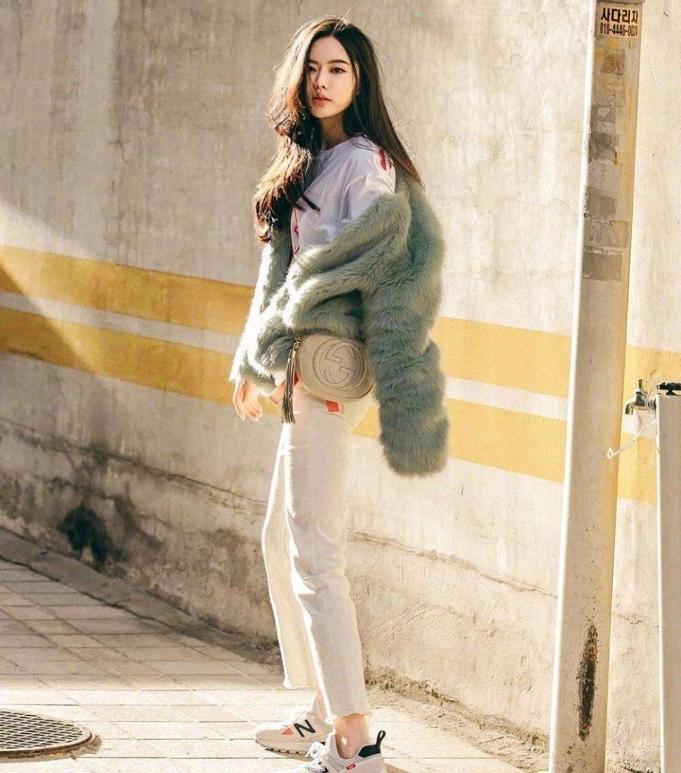 韩国欧尼秋冬街拍合集,搭配简单气质up,日常上班都能轻松应对