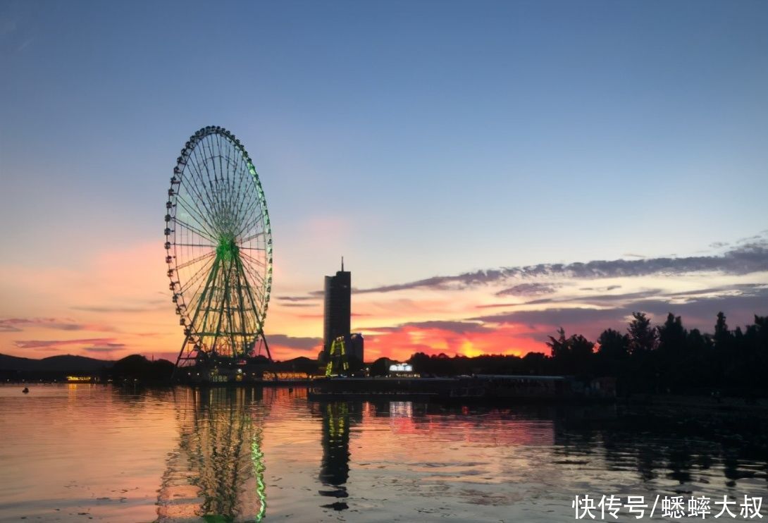 江苏一情侣景点，内部以水绕园，随水赋景，拥有“西湖”游玩乐趣