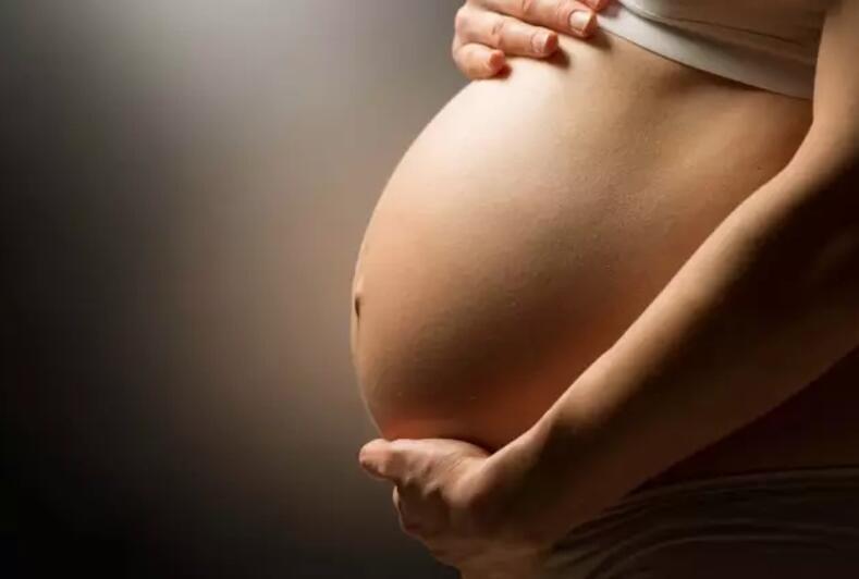 产妇|生下孩子后却取不出胎盘，产妇后悔没和医生说实话
