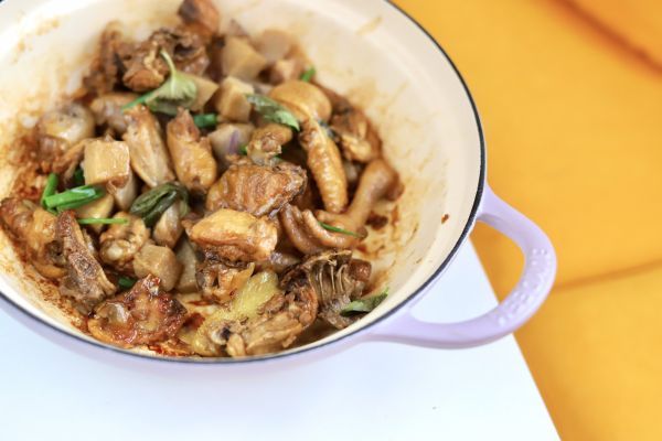 珐琅|谁说小白不能做硬菜？可乐芋头炖鸡，零难度超下饭