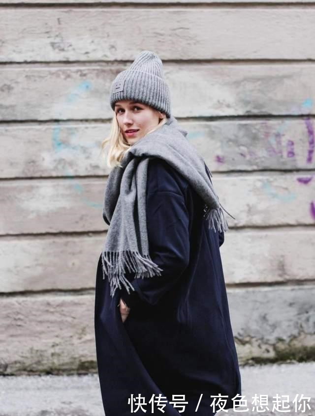 系法|喜欢穿大衣的女人,围巾建议这些“时髦系法”,脸都偷偷小一圈
