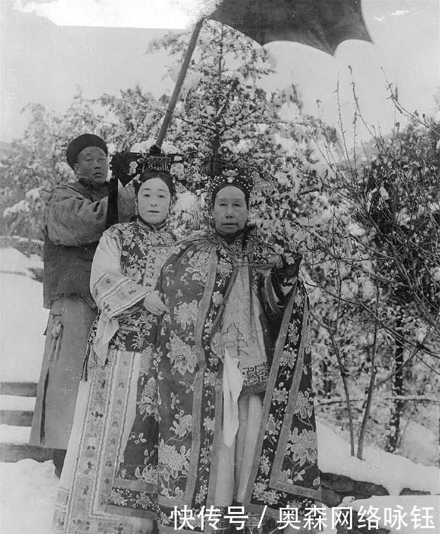 慈禧太后|老照片:慈禧太后御花园中赏雪,气场强大,网友:太后很会拍照