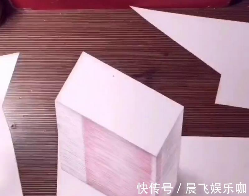 美术生|美术生画5万块，被吐槽“尺寸都不对”，画纸裁掉一截后打脸了！