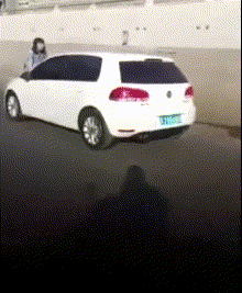 |搞笑GIF趣图:确认过眼神，是打不过的人快跑！