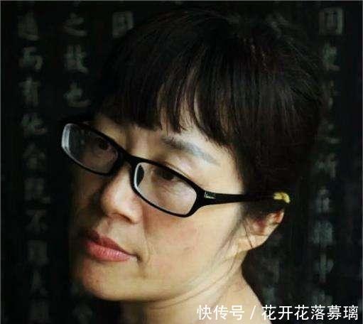 冯小刚|于秀华写了一首诗来表达冯小刚,整首诗由四个字组成,李健