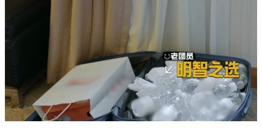 邓超、陈赫和鹿晗去帮彭彭收拾行李，连酒店的沐浴露都不放过？