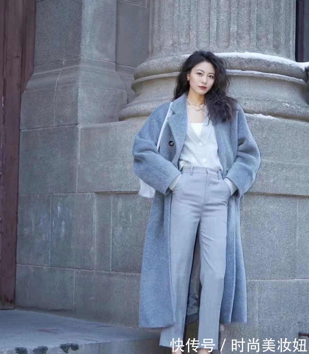 基础款 见过世面的女人,冬季穿衣越简单越高级,照穿显气质又好看