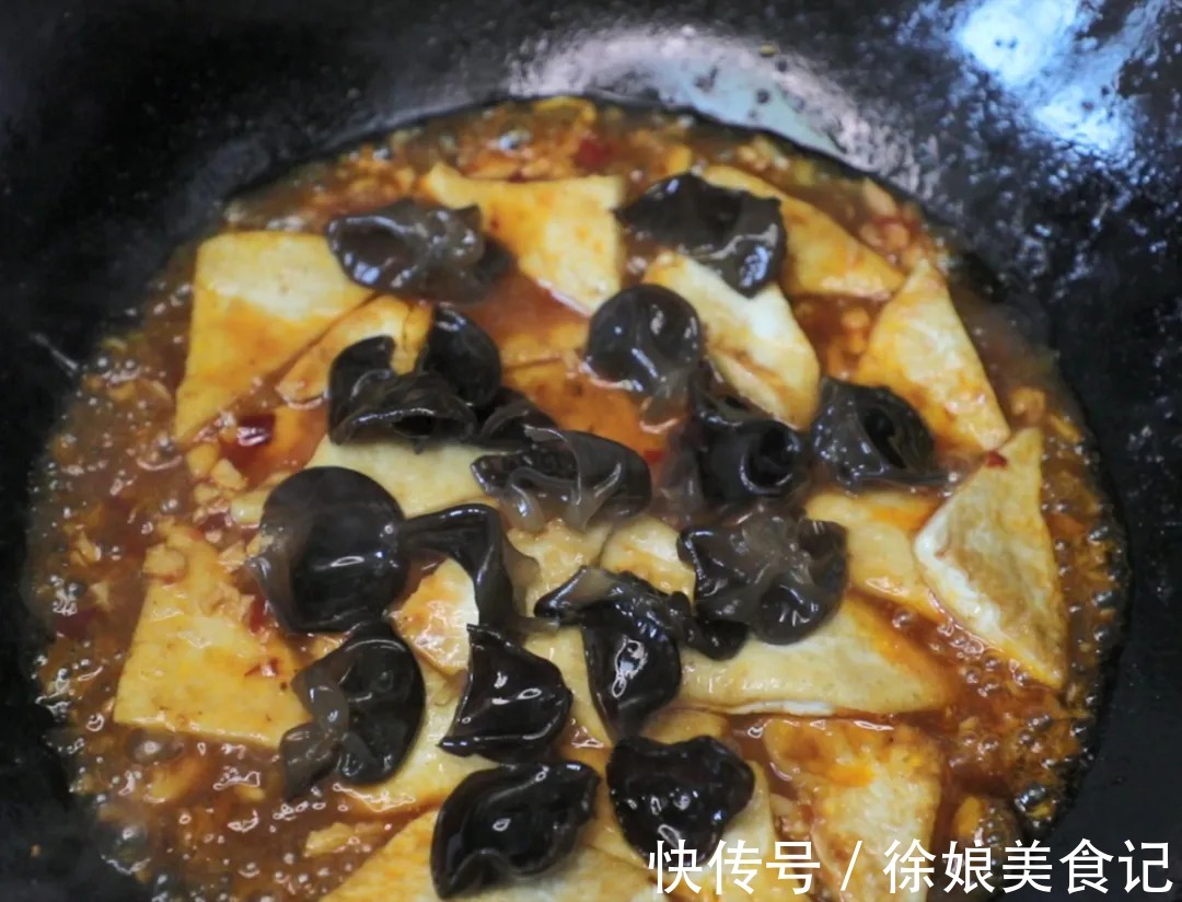 虎皮豆腐最好吃的做法，无需油炸简单易做，鲜香脆嫩，米饭不够吃