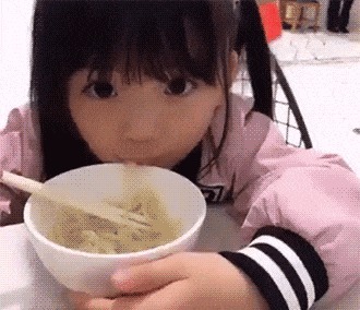 |搞笑GIF:大妹子,你到底是要上去呢,还是要下来啊