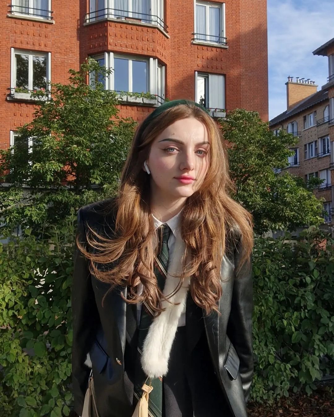 Y2K、土酷风要过去了？这个秋冬“学院风”来势凶猛|教你美 | enzo