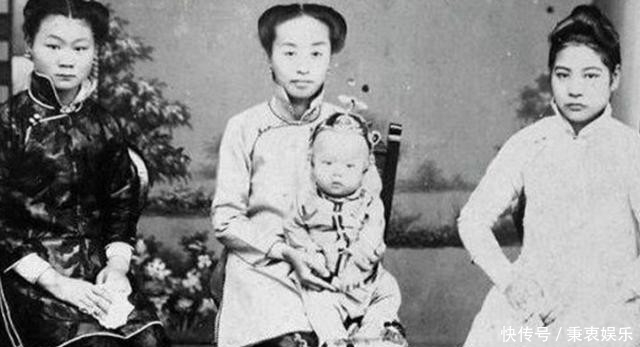 唾弃|历史老照片溥仪的侍卫,最后一张的行为让人唾弃!