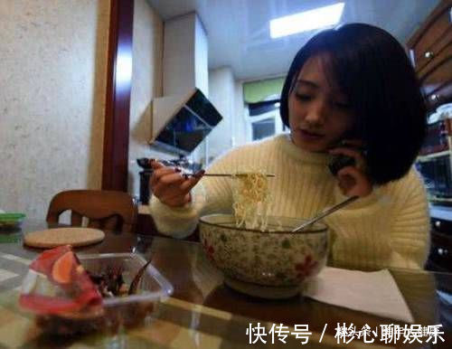 内分泌失调|女孩子“来例假”，3种食物饿死也别吃，否则“提前闭经”可别哭