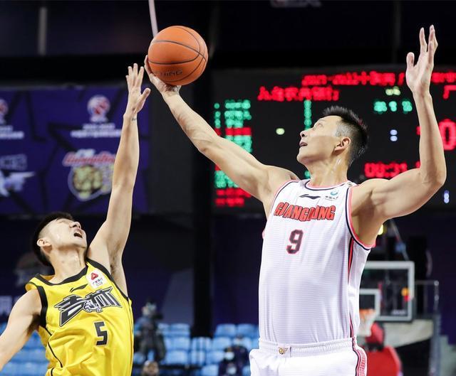 黑马|CBA16轮战罢看争冠:黑马四起可搅局,辽粤争霸格局难改变