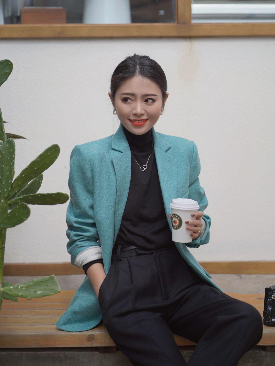 保暖|这个秋冬流行“西装叠穿”,让职场OL也能兼顾保暖与时尚,超好看