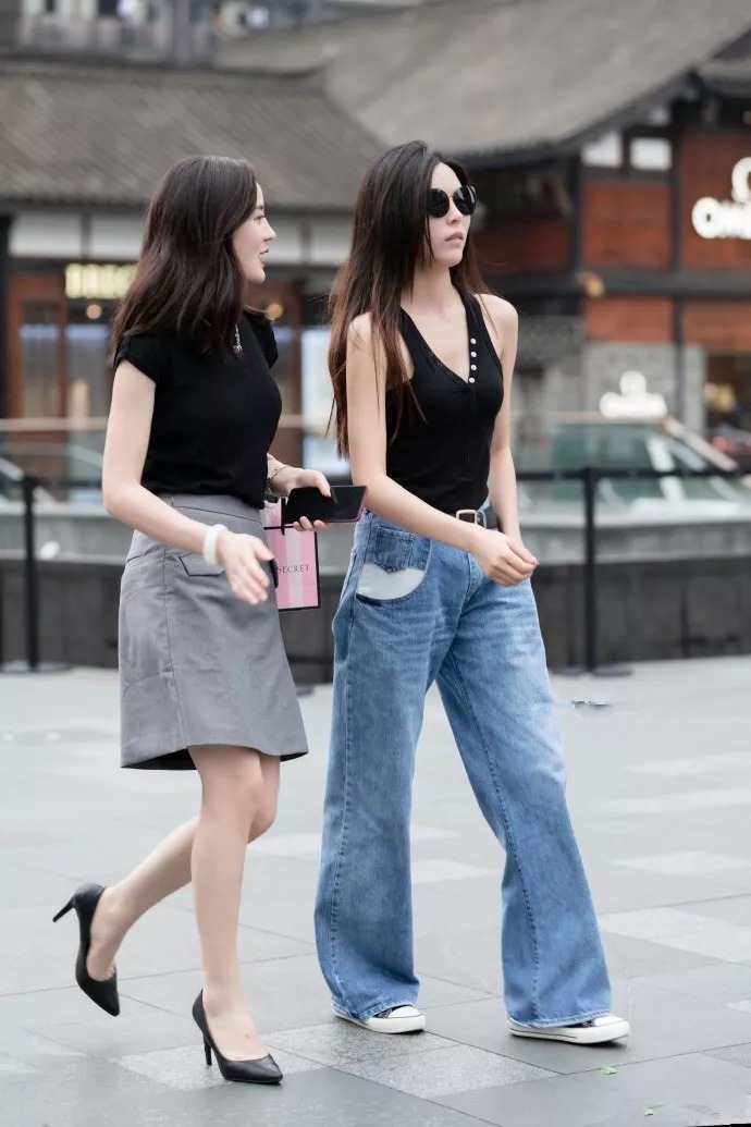 一字带|时尚美女搭配高跟鞋，穿出靓丽的迷人的气息