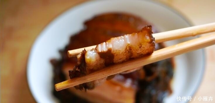 扣肉别用油炸了,教你这个新做法,我家一周吃5次,大厨都夸我