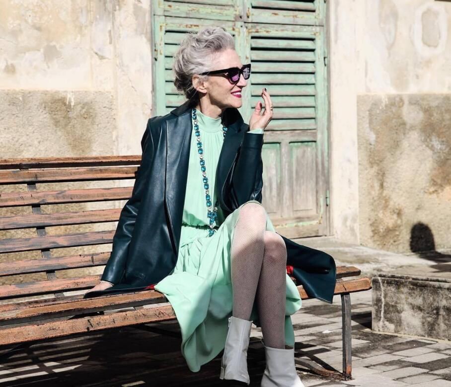  老太太|女人上了年纪别乱戴配饰，学学精致的“法国老太太”，美得更优雅