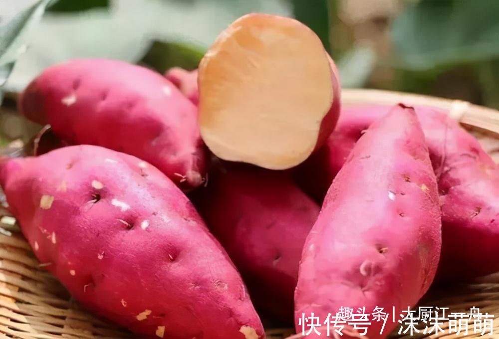 蒸红薯|蒸红薯时，锅里加水就错了教你个新做法，比烤红薯还香甜